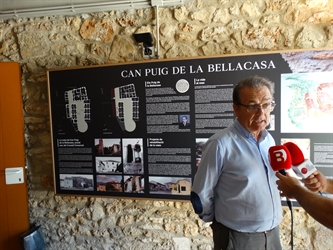 Inauguració del panell informatiu de la casa de Can Puig de la Bellacasa
