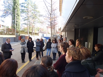 El Consell Comarcal del Pla de l’Estany ha dut a terme aquest migdia 5 minuts de silenci per condemnar l’agressió que va patir la treballadora dels serveis socials el divendres passat a Salt